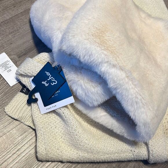 Echo
Faux Fur Knit Scarf. Ivory - Picture 2 of 3